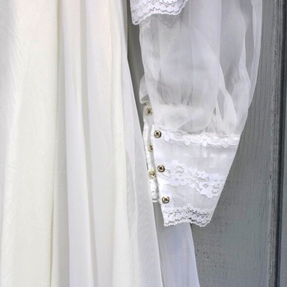 Vintage 80s Montgomery Ward Wedding Dress - Size 5/6 - Delicate Lace & Ruffles - Picture 7 of 11